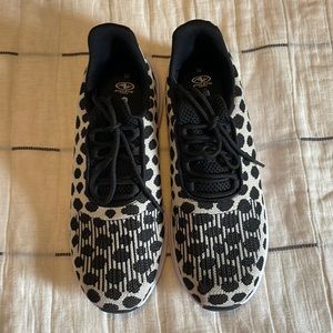 Athletic Works Snow Leopard Sneakers Size 10